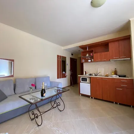 Palazzo Lew Apartment *